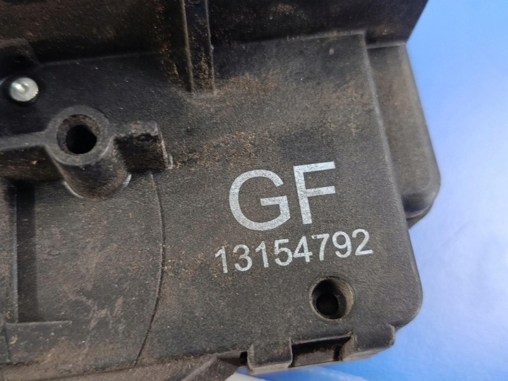 OPEL CORSA C LIFT SERRURE DE PORTE AVANT DROIT 13154792GF
