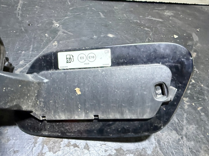 VOLVO XC40 PEINTURE 019 CLAPET GOULOTTE DE REMPLISSAGE CARBURANTS ENTRÉE 1.5 T3 ESSENCE 31457775