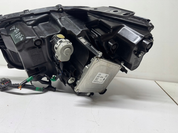 MAZDA CX-30 CX30 PHARE DROITE AVANT DROIT AVANT LED 14 GOUPILLE DFR7-51030