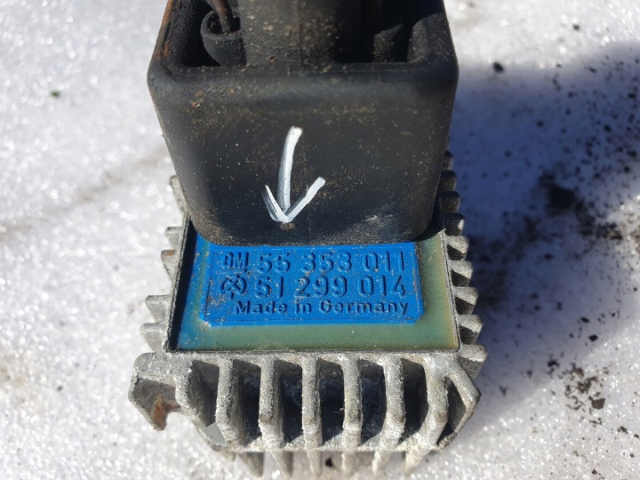 REVÊTEMENT SOUS PROJECTEUR LAMPE DROITE AVANT OPEL ZAFIRA A 2001R 2.2 DTI Y21Z