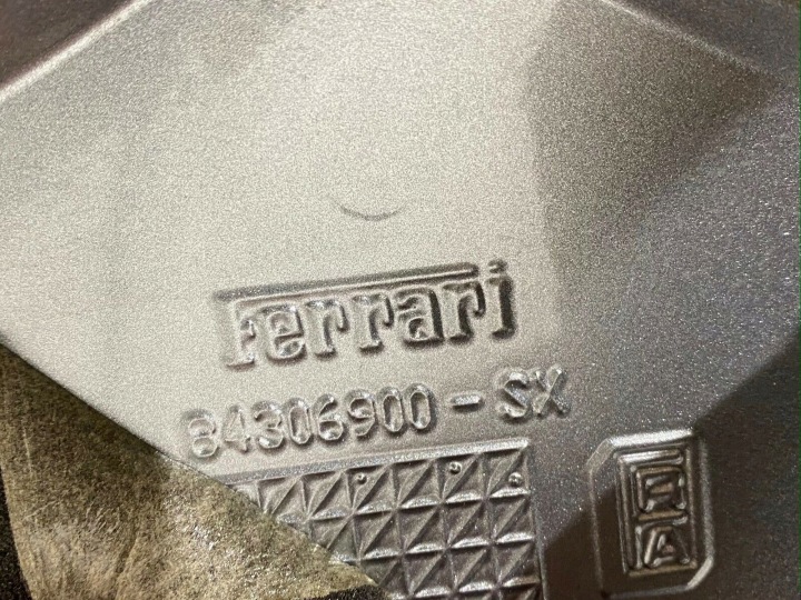 FERRARI F12 GAUCHE PANNEAU SUPÉRIEUR GARDE-BOUE 84306900