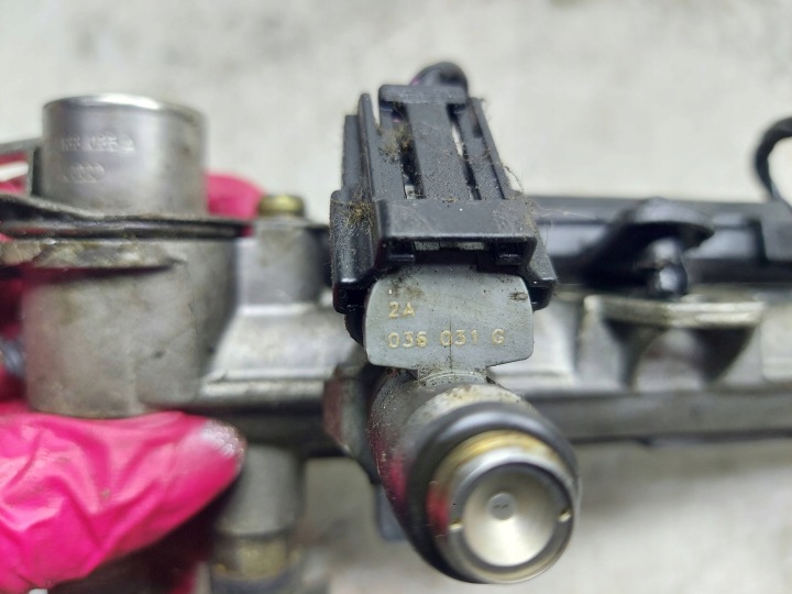 MOULURE INJECTION INJECTEURS VW GOLF IV 1.4 B 036031G 036133319
