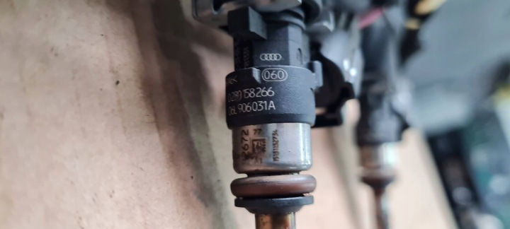 A5 8T LIFT MOULURE CARBURANTS INJECTEUR INJECTEURS 1.8 TFSI 06K133681A A4 B8 Q5