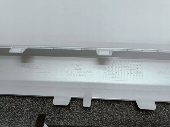 FORD FIESTA MK8 ACTIVE- MOULURE REVÊTEMENT SEUIL GAUCHE NEUF J1BB-200A21-A1