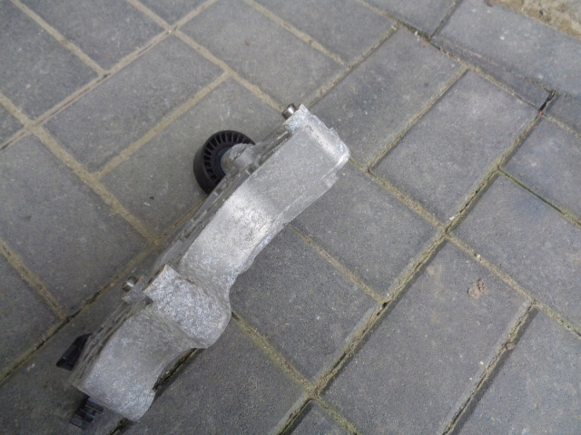 SUPPORT FIXATION POIGNÉE MOTEUR FIAT 500 PANDA YPSILON MITO 0.9 T