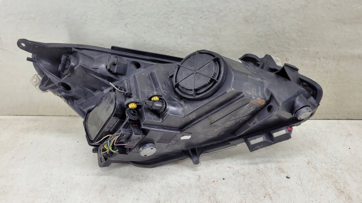 OPEL CORSA D LIFT 11- GAUCHE PHARE AVANT AVANT PROJECTEUR 93189365