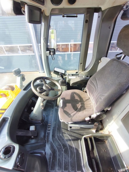 2015 LIEBHERR L556