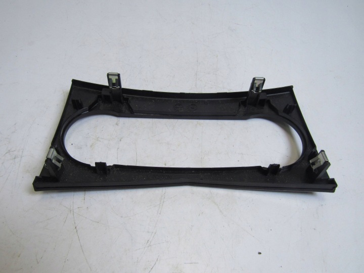 CHÂSSIS PANNEAUX VENTILATION MILIEU MERCEDES-BENZ C W204 A2046800390