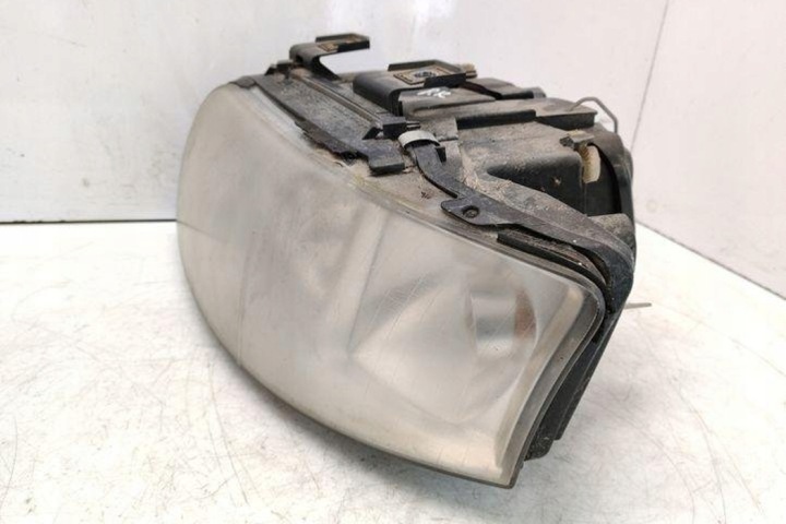 PHARE GAUCHE AVANT AUDI A6 AVANT (4B5, C5) 15592300 2.5L DIESEL 110KW 2002