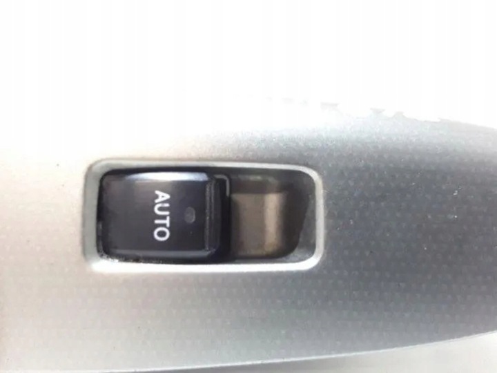 BOUTON COMMANDE VITRE DROITS AVANT PORTES TOYOTA