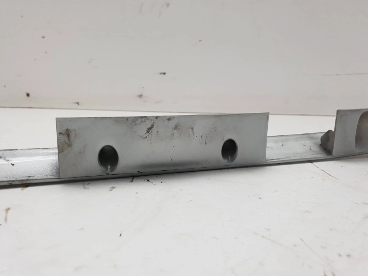 BMW 3 E36 1998 MOULURE ÉCLAIRAGE ARRIÈRE CADRE DE PLAQUE D'IMMATRICULATION