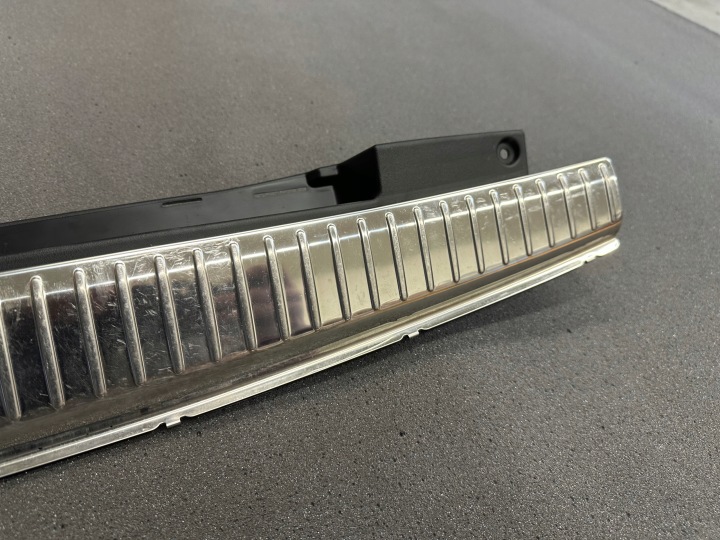 MOULURE PROTECTION COURROIE ARRIÈRE COUVERCLES DE COFFRE E CLASSE W213 A2136900141