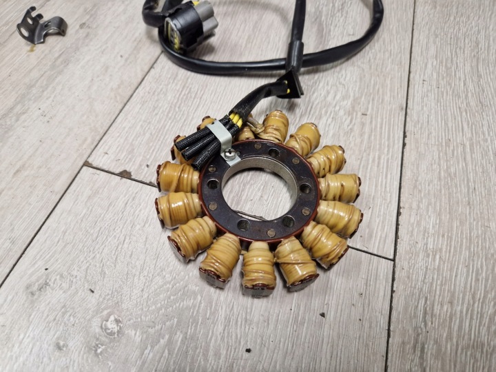 HONDA RADIO 1000 R SC80 ALTERNATEUR STATOR 1800 KM OEM ORIGINAL 18-24