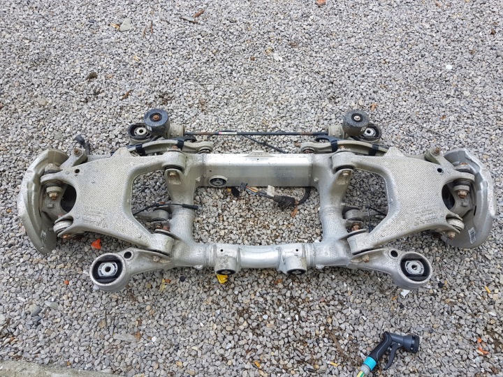 BMW F10 CHÂSSIS POUTRE SUSPENSION ARRIÈRE 6793804-02