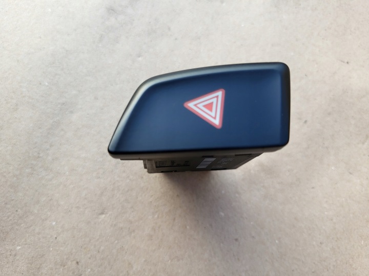 COMMUTATEUR FEUX D'URGENCE AUDI Q5 NOIR (A3) 8R1941509