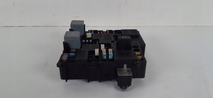 VOLVO XC60 II 2.0 T8 BOÎTE FUSIBLES 32212299