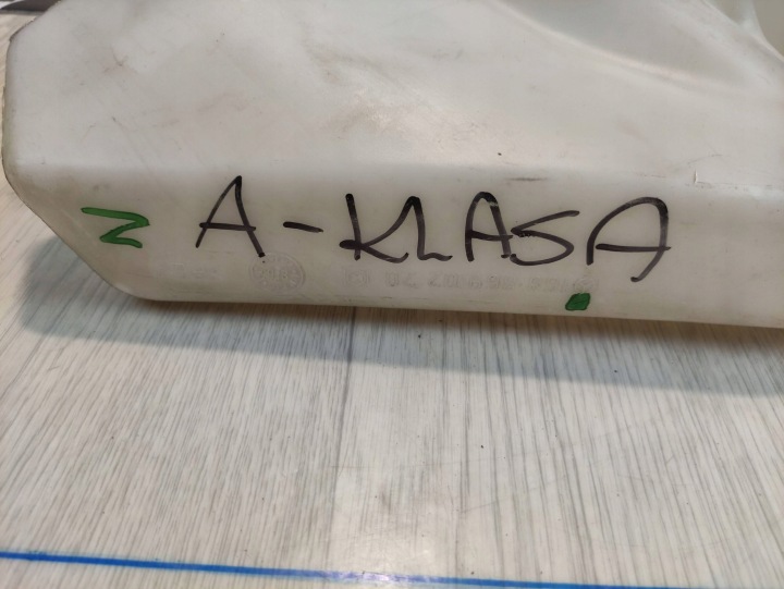 MERCEDES-BENZ A W168 RÉSERVOIR LAVE-GLACES AVANT 1688690220
