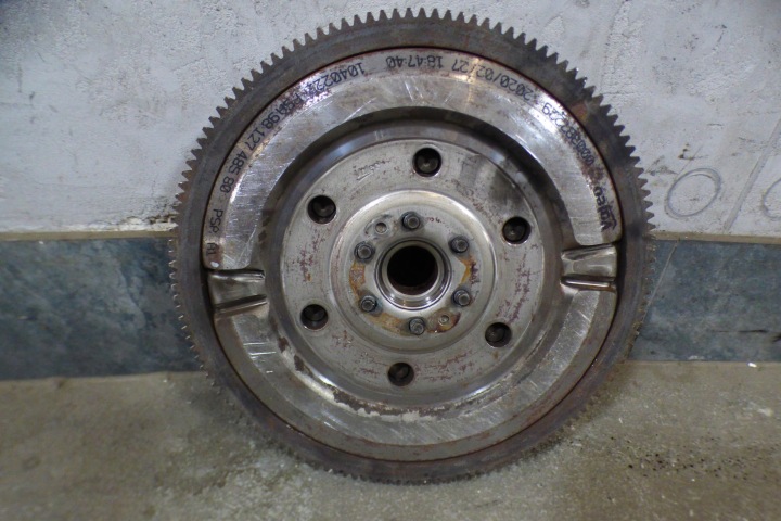 VOLANT BIMASSE EMBRAYAGE KILOMÉTRAGE 89TYS.KM. 9812748880 OPEL CORSA F 1.5CDTI