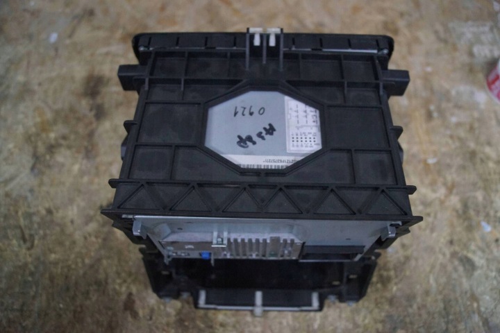 AUDI A3 8P RADIO NAVI PANNEAU CLIMATISATION CONDUIT D'AIR CHÂSSIS CODE 8P0035192D