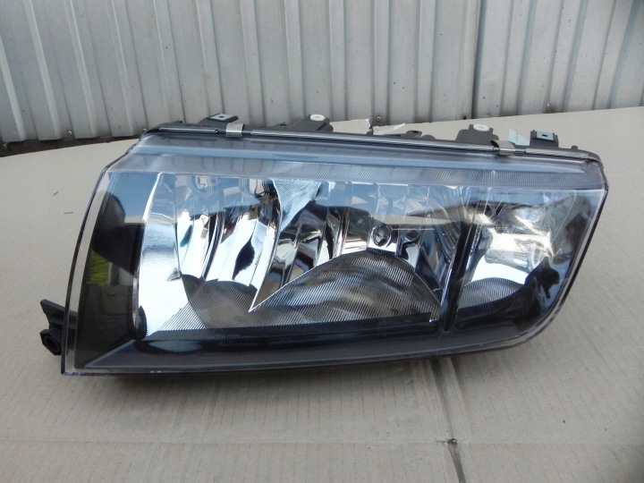 PROJECTEUR AVANT GAUCHE SKODA FABIA I 2000- NOIR