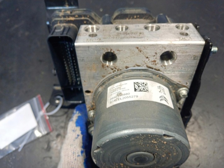 PEUGEOT 308 III T10 1.2 THP POMPE DE FREIN 9856136880