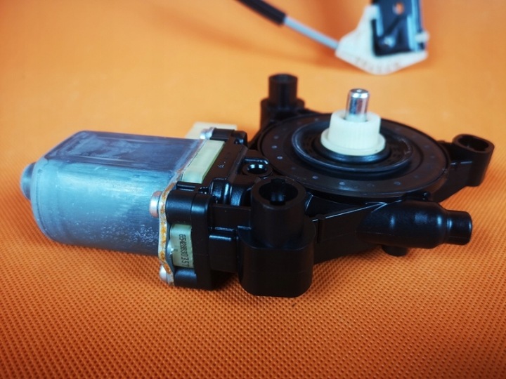 AUDI Q7 4M GUIDE VITRES AVANT PETIT MOTEUR DROITE