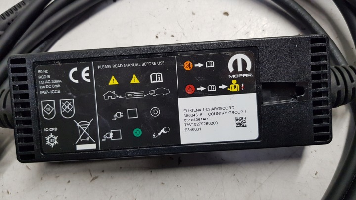 CHARGEUR JEEP WRANGLER JL 05185051AC