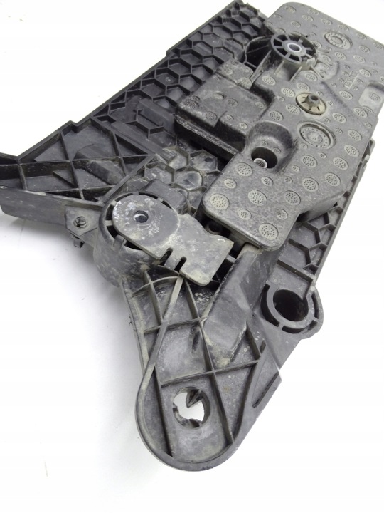 SUPPORT FIXATION BATTERIE AUDI A3 8V LIFT 5Q0915331K