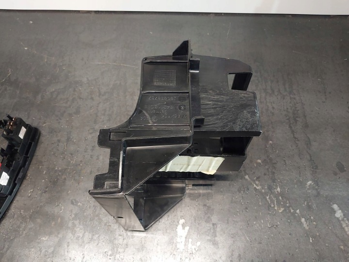 CHÂSSIS RADIO TABLEAU DE BORD INSTRUMENTATION 2DIN VW PASSAT B5 3B0858069 3B0858757
