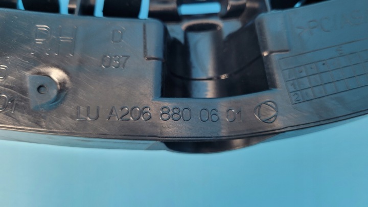 MERCEDES W206 C200 23R GLISSIÈRE PARE-CHOCS DROIT ARRIÈRE A2068850801