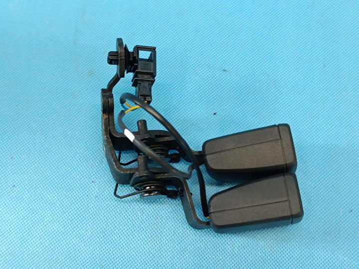 CUPRA FORMENTOR 1.5 TSI 110KW 2023 R AGRAFE CLIPS COURROIE ARRIÈRE 5FA857739
