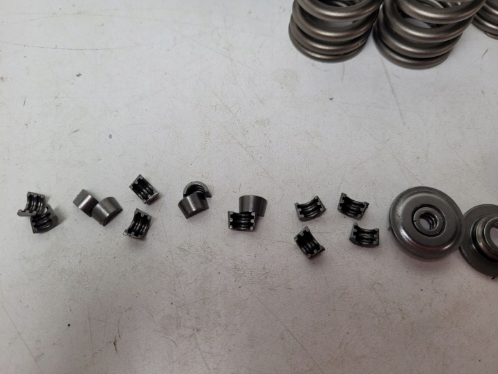 HARLEY DAVIDSON MILWAUKEE-EIGHT RESSORT SOUPAPE KOLNIERZ 18100043 ENSEMBLE