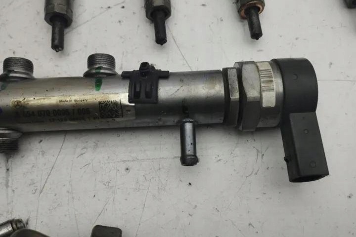 ENSEMBLE INJECTEURS MERCEDES-BENZ E T-MODEL (S213) A6540700001 2.0L DIESEL