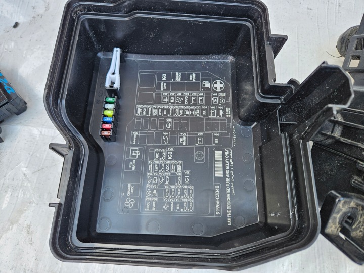 BOÎTE FUSIBLES HYUNDAI TUCSON IV 20-25 1.6T