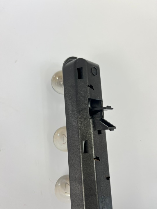 DOUILLE D'AMPOULE ARRIÈRE CADRE ZAROWEK GAUCHE ARRIÈRE MERCEDES W124 UNIVERSEL ULO 3831017