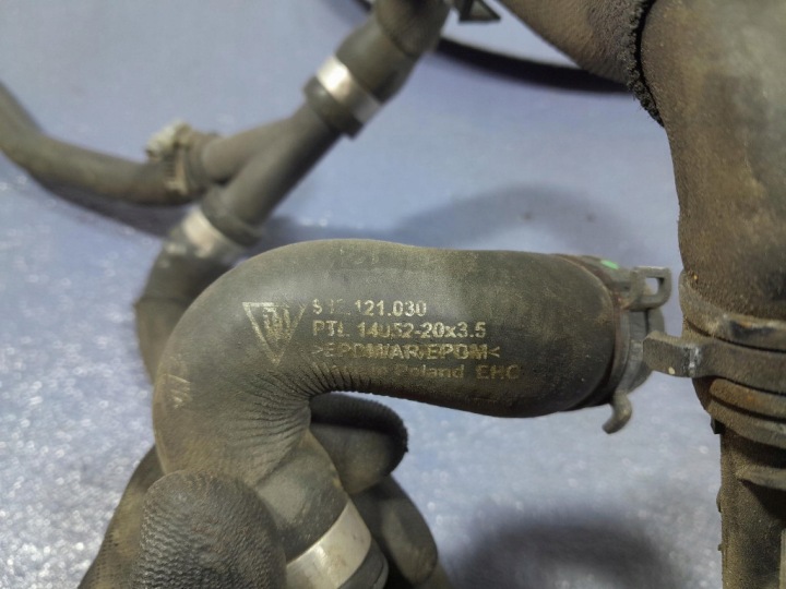 CAYMAN II LIFT 982 16- 2.0 T 300 KM SUPPLÉMENTAIRE POMPE À EAU 04L965567 DDPB