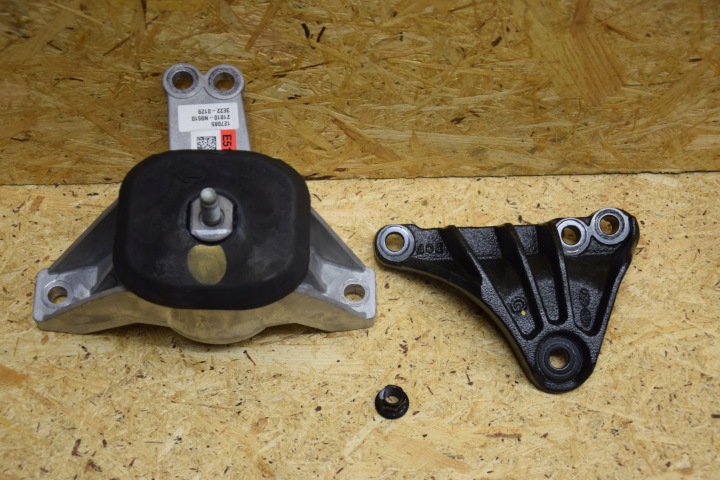 POIGNÉE COUSSIN MOTEUR SPORTAGE V 1.6 CRDI D4FE E51 21810-N9510 NEUF 0KM