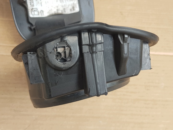 CLAPET INSERT GOULOTTE DE REMPLISSAGE CARBURANTS AUDI A6 C6 2004-2011 LZ9W SUPER ÉTAT