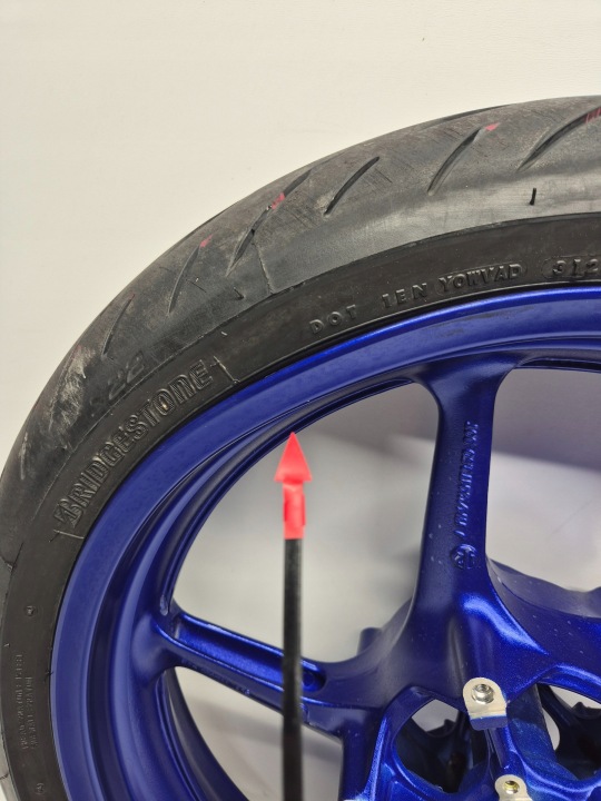 YAMAHA MT 10 SP (24) KOLO PNEU JANTE AVANT 120/70-17