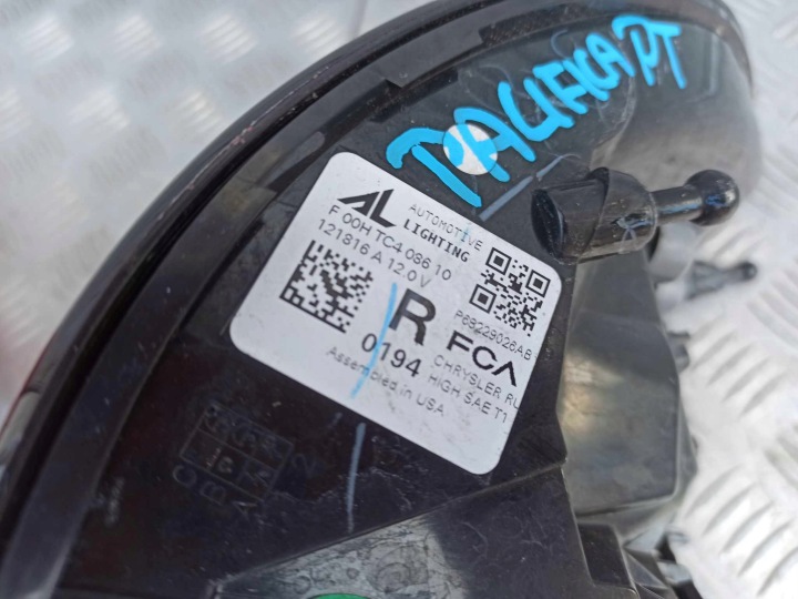 CHRYSLER PACIFICA PHARE ARRIÈRE GAUCHE DROITE 2017R 68229027AB 68229026AB