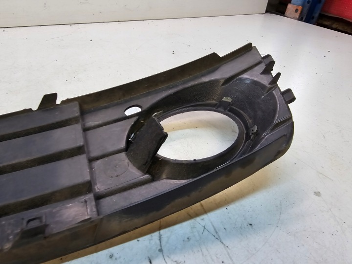GRILLE CALANDRE PARE-CHOCS GAUCHE AUDI A4 B8 8KD807681