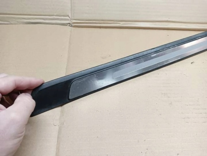 AUDI A4 B9 MOULURE SEUIL GAUCHE AVANT AVANT 8W0853373