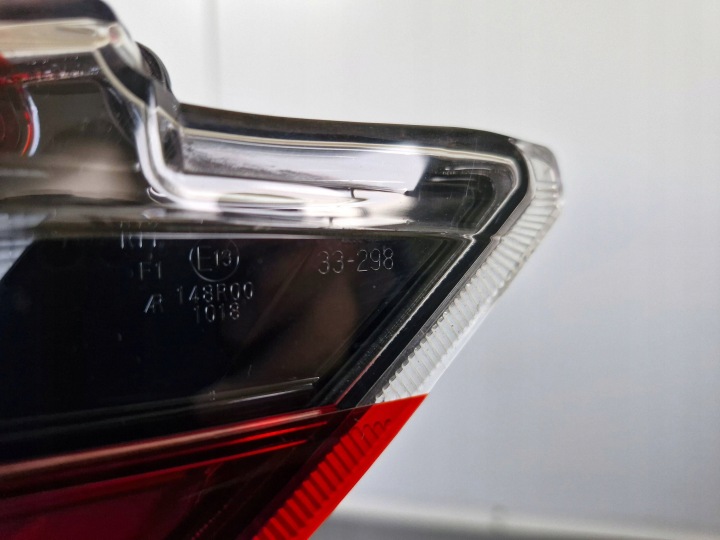 PHARE ARRIÈRE GAUCHE DANS COUVERCLE DE COFFRE TOYOTA CAMRY IX XV80 24- KOITO 33-248