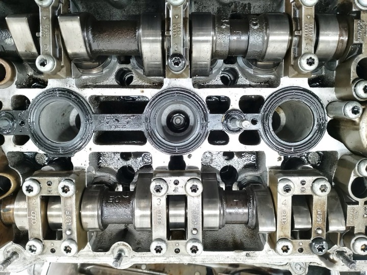 CULASSE GAUCHE SKODA SUPERB I 078103373AH 2.8 V6 193KM