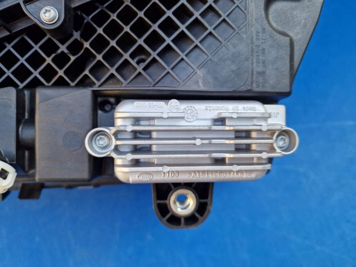 NEUF ORIGINALE PHARE AVANT PROJECTEUR VOLVO FH5 2021+