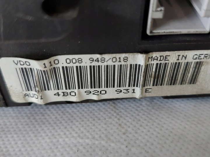 COMPTEUR COMPTEUR AUDI A6 C5 4.2 V8 4B0920931E