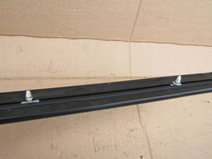 2 MERCEDES W202 MOULURE SEUIL REVÊTEMENT SUR SEUIL ARRIÈRE NOIRE GAUCHE OU DROITE