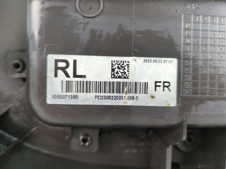 COLLECTEUR PORTES AVANT DROITE CÔTÉ RENAULT ARKANA 809007139 ANGLAIS UK