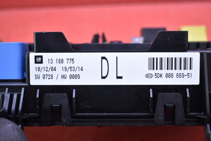 BOÎTE FUSIBLES 13180775 OPEL ASTRA 3 III H 2.0 T 200 KM 04-07