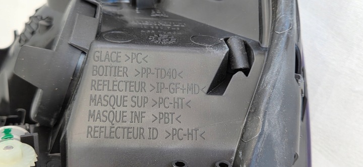 PHARE DROITE AVANT RENAULT CLIO IV 2012- 260103317R NEUF